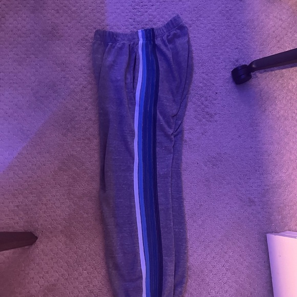 Size medium small bad spot not noticable - Picture 6 of 8